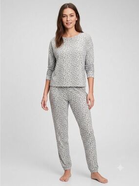 Gap Body Modal and Cotton Gray Cheetah Print Long Sleeve Pajama Set